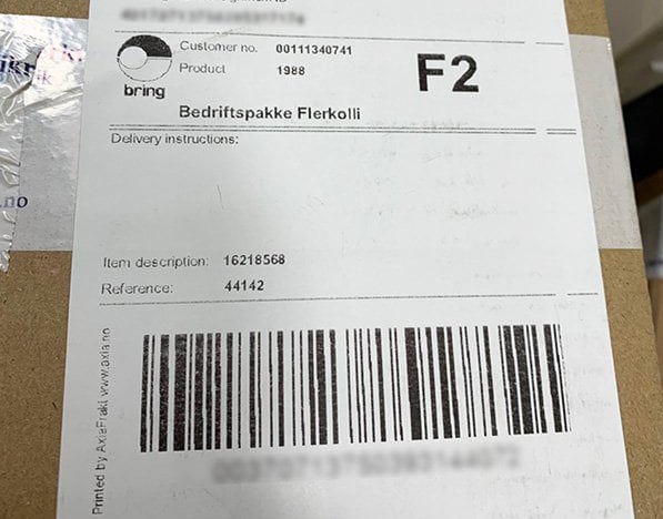 Hvite-merker-på-fraketiketten