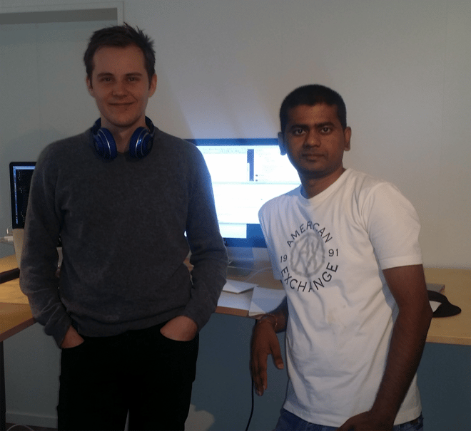 Stian Didriksen poserer gjerne for bloggredaktøren sammen med sin nytilsatte kollega Suresh.